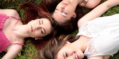 Prácticas de Autocuidado para cada Etapa de la Vida en la Mujer